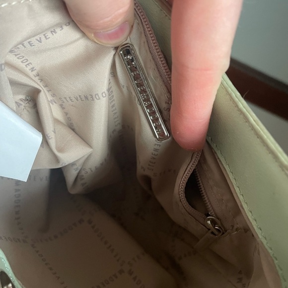 Steve Madden Mint Pistachio Green Crescent Shoulder Baguette Bag with Chain Srap - Picture 7 of 8